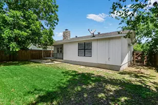 556 E 19th St, Georgetown, TX 78626 - Photo 32