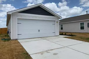973 Shady Brk, New Braunfels, TX 78132 - Photo 2