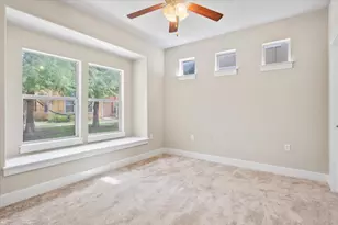 1601 Miriam Ave, Austin, TX 78702 - Photo 10