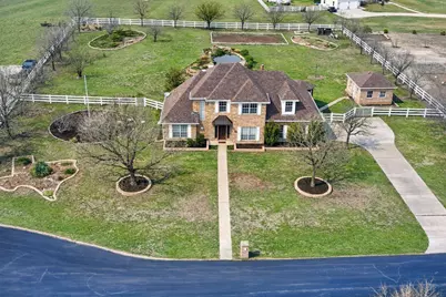 202 Highpoint Way, Georgetown, TX 78626 - Photo 2