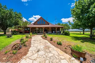 283 Hallford, Fredericksburg, TX 78624 - Photo 16