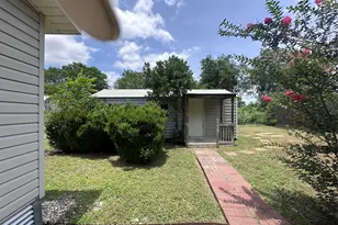 109/111 S Cedar St, Buda, TX 78610 - Photo 6