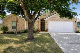 1604 Prickly Pear St, Lockhart, TX 78644 - Photo 2