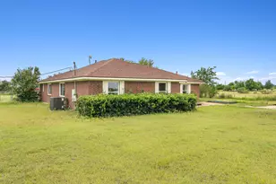 2050 Co Rd 129, Taylor, TX 76574 - Photo 2