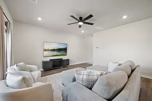 400 Sleep Holw, Jarrell, TX 76537 - Photo 6