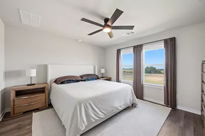 400 Sleep Hollow, Jarrell, TX 76537 - Photo 18