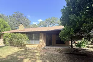 109 Pine Cone Ln, Elgin, TX 78621 - Photo 24