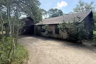 109 Pine Cone Ln, Elgin, TX 78621 - Photo 4