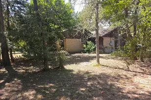 109 Pine Cone Ln, Elgin, TX 78621 - Photo 2