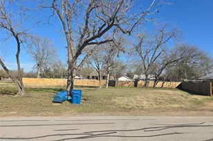 305 Lexington Rd, Elgin, TX 78621 - Photo 8