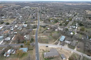 305 Lexington Rd, Elgin, TX 78621 - Photo 18