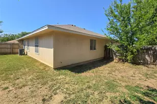 300 Tamara Dr, Georgetown, TX 78628 - Photo 16