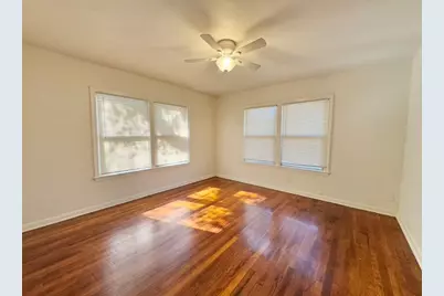 110 E 8th Street, Elgin, TX 78621 - Photo 10