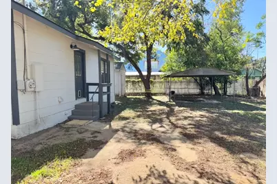 110 E 8th Street, Elgin, TX 78621 - Photo 16