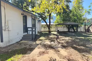 110 E 8th St, Elgin, TX 78621 - Photo 16