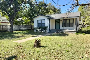 110 E 8th St, Elgin, TX 78621 - Photo 2