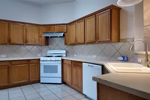 100 Maplewood S, Kyle, TX 78640 - Photo 8