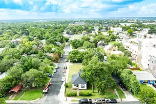 1909 E 14th St, Austin, TX 78702 - Photo 16