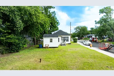 1909 E 14th Street, Austin, TX 78702 - Photo 4