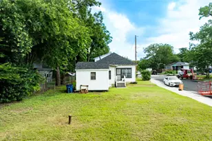 1909 E 14th St, Austin, TX 78702 - Photo 4