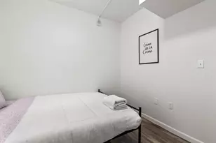 911 W 22nd St, Austin, TX 78705 - Photo 18