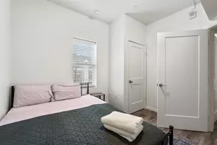 911 W 22nd St, Austin, TX 78705 - Photo 16