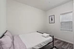 911 W 22nd St, Austin, TX 78705 - Photo 6