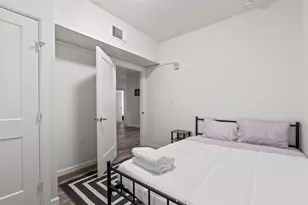 911 W 22nd St, Austin, TX 78705 - Photo 8