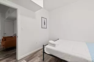 911 W 22nd St, Austin, TX 78705 - Photo 12