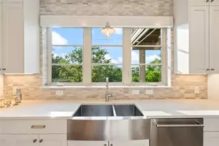 2902 Cedarview Dr, Austin, TX 78704 - Photo 10