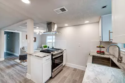 914 E 19th Street, Georgetown, TX 78626 - Photo 14
