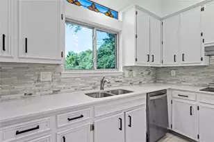 3 Heritage Oaks Dr, Austin, TX 78737 - Photo 12