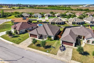 208 Terry Meadow Ln, Jarrell, TX 76537 - Photo 34