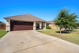 208 Terry Meadow Ln, Jarrell, TX 76537 - Photo 8