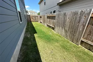 912 Main St, Hutto, TX 78634 - Photo 28