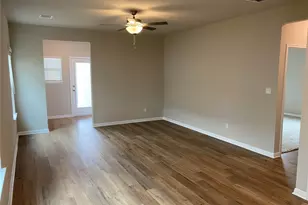 912 Main St, Hutto, TX 78634 - Photo 14