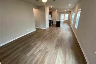 912 Main St, Hutto, TX 78634 - Photo 6