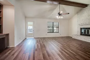 208 Edgewood Dr, Fredericksburg, TX 78624 - Photo 4