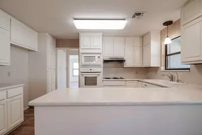 208 Edgewood Drive, Fredericksburg, TX 78624 - Photo 6