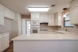 208 Edgewood Dr, Fredericksburg, TX 78624 - Photo 6