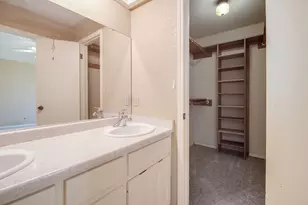 208 Edgewood Dr, Fredericksburg, TX 78624 - Photo 14