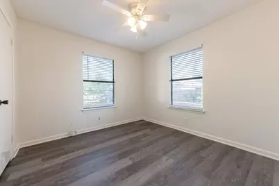 606 E E 2nd Street, Elgin, TX 78621 - Photo 14