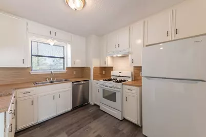 606 E E 2nd Street, Elgin, TX 78621 - Photo 8