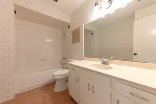 606 E E 2nd St, Elgin, TX 78621 - Photo 16