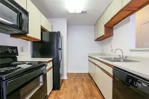 912 W 22nd St, Austin, TX 78705 - Photo 2