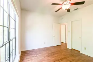 912 W 22nd St, Austin, TX 78705 - Photo 12