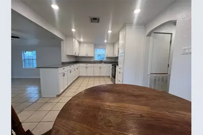 711 N Grimes Street, Giddings, TX 78942 - Photo 8