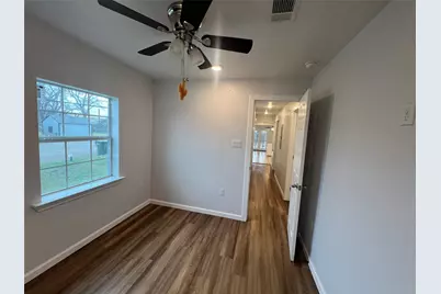 711 N Grimes Street, Giddings, TX 78942 - Photo 14