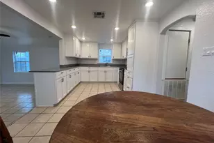 711 N Grimes St, Giddings, TX 78942 - Photo 8