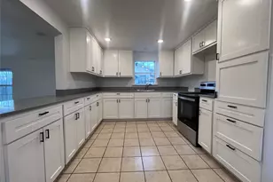 711 N Grimes St, Giddings, TX 78942 - Photo 4